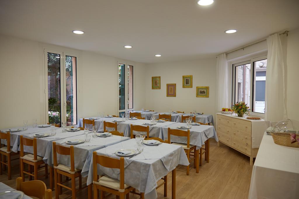 Lydia Hotel 2*