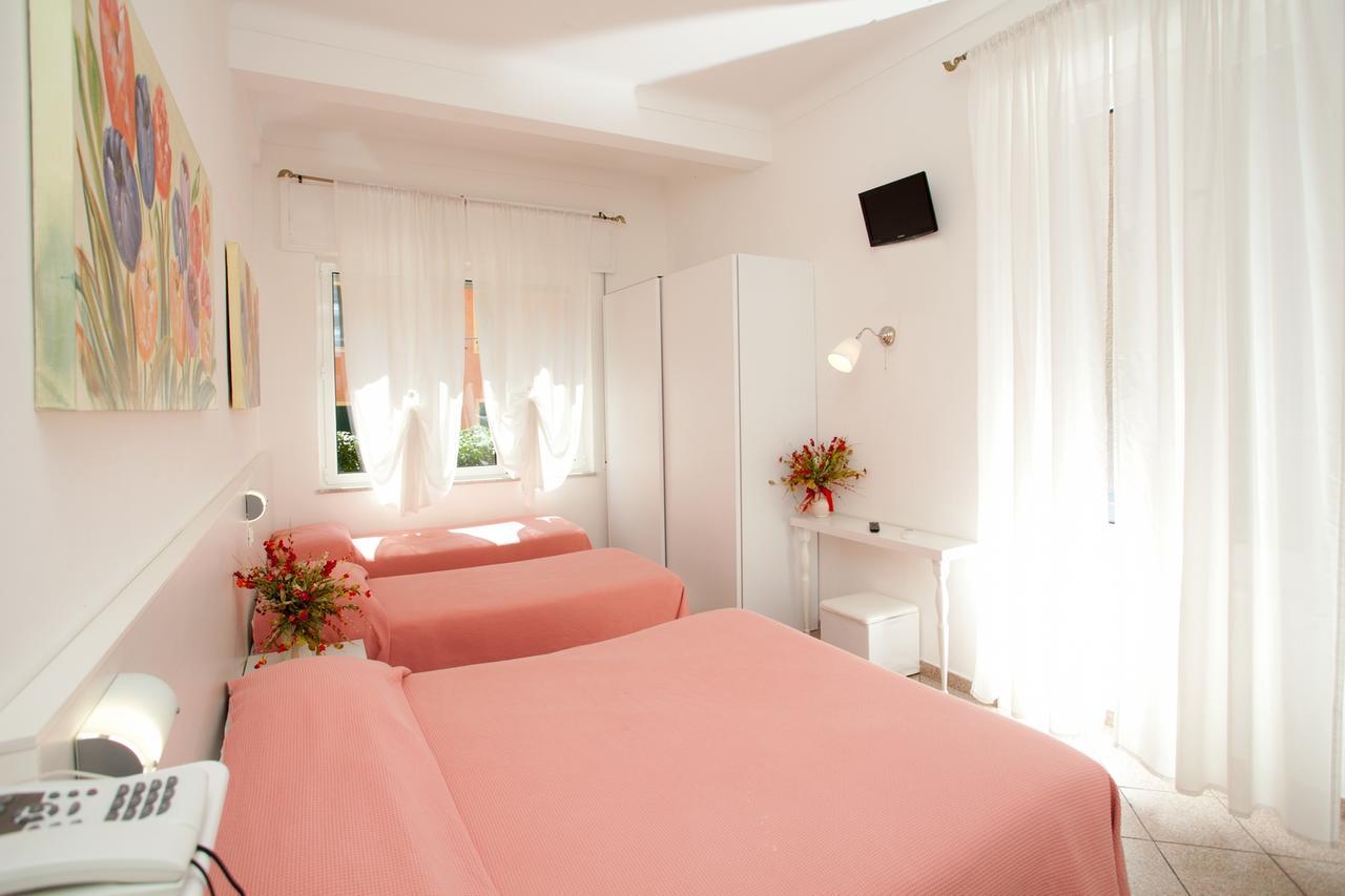 Lydia Hotel 2*